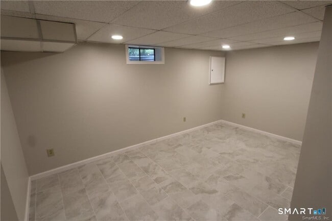 Building Photo - 7 Bittersweet Ln