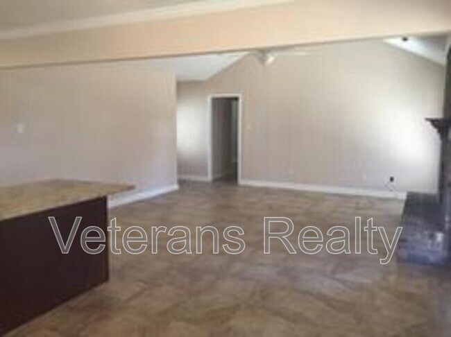 Building Photo - 2135 Baywood Dr