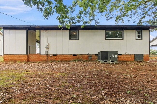 Building Photo - 400 Richcreek Rd