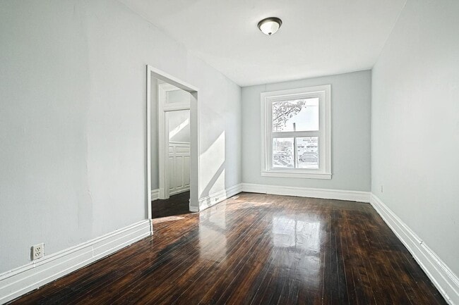 Building Photo - Coming Soon - Spacious 5 Bedroom, 1 Bath H...