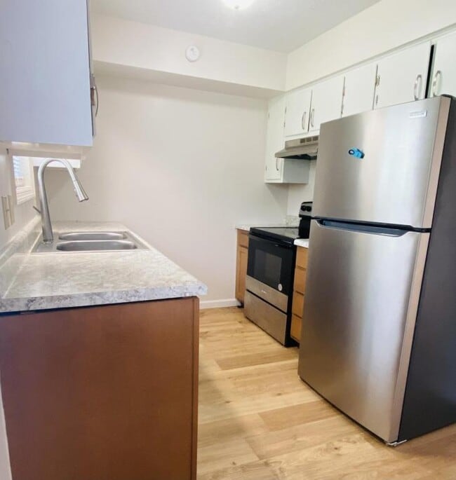 Building Photo - 978 Villa Dr