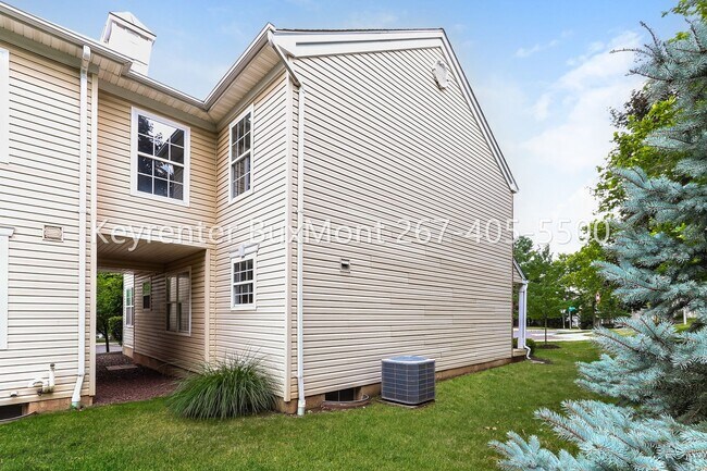 Building Photo - Updated Patriots Ridge Townhome