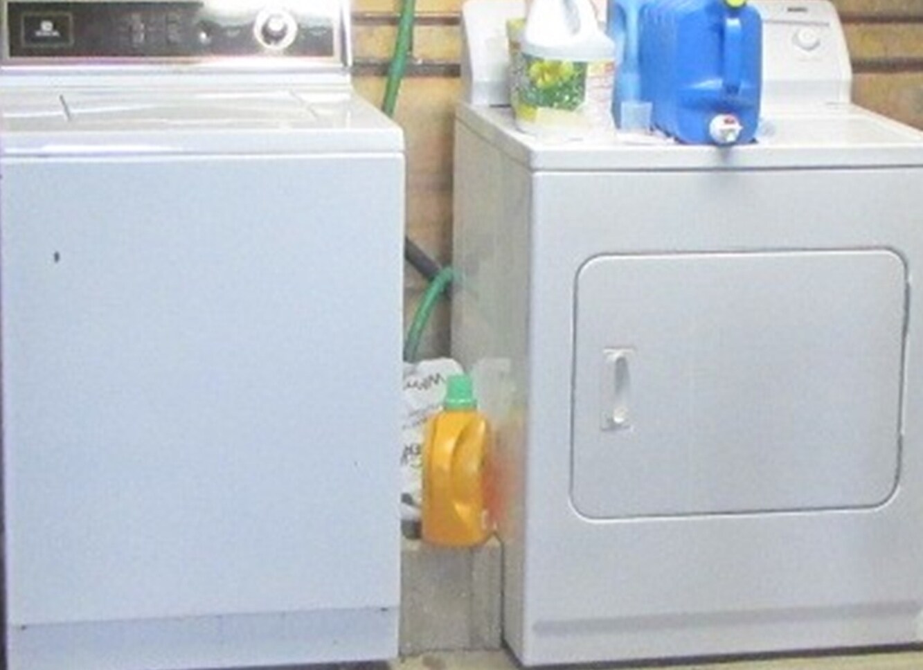 Building Photo - 252 E North Ave