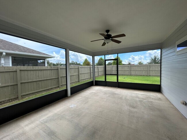 Building Photo - Immaculate 3/2 with Yard, Garage, and Pet ...