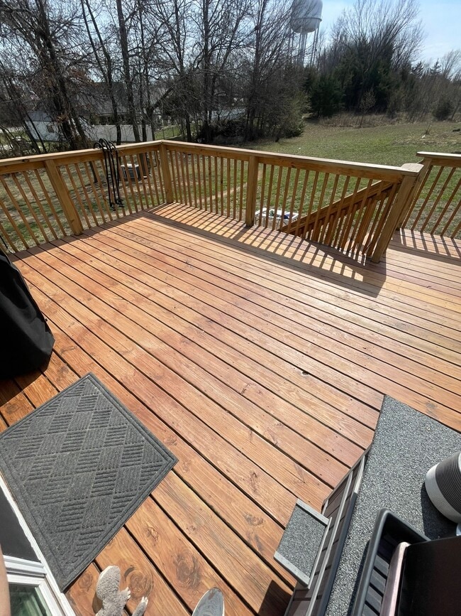 Building Photo - 1010 Deer Run