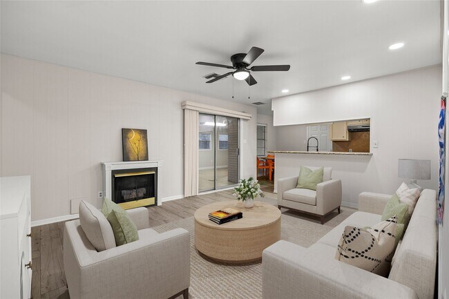 Building Photo - 1607 Buescher Dr