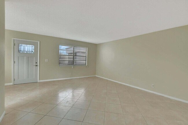 Building Photo - 187 Normandy Ln