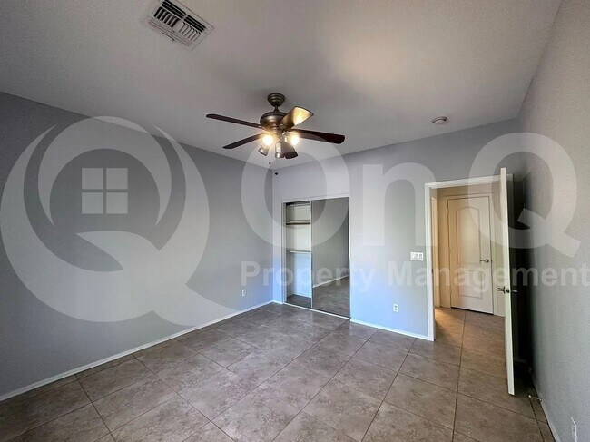 Building Photo - 6521 S Emerald Dr