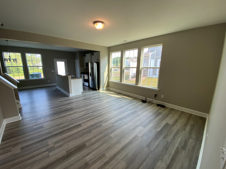 Building Photo - Room in Townhome on Princess Lita Way