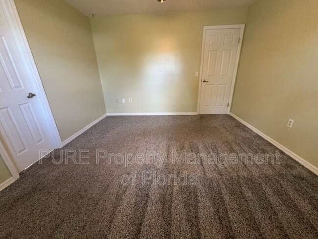 Building Photo - 9 Banyan Course Run