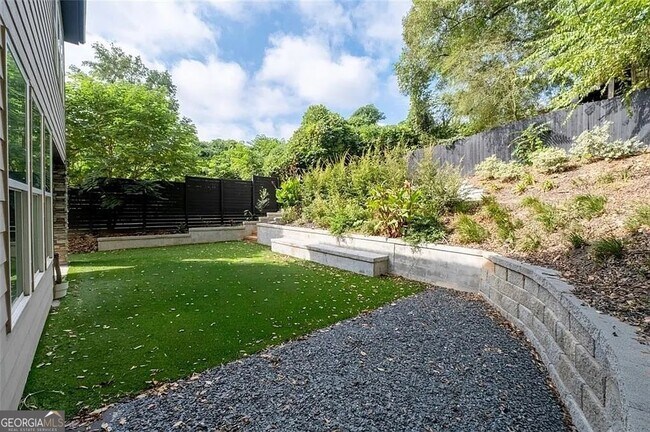 Building Photo - 813 Coleman St SW