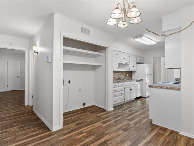 Building Photo - 4806 South Dr