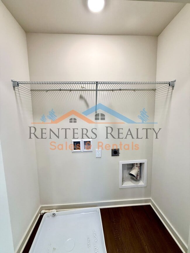 Building Photo - Modern Luxury Townhouse in the Heart of Huntsville