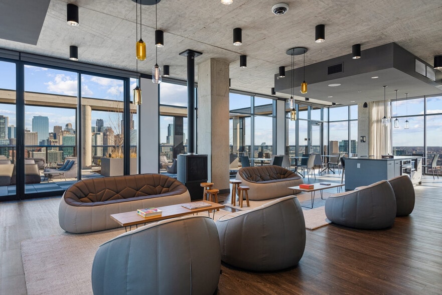 Building Photo - 168 N Elizabeth St