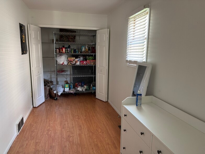 Bonus 4th bedroom or office on first floor - 607 Fountain St