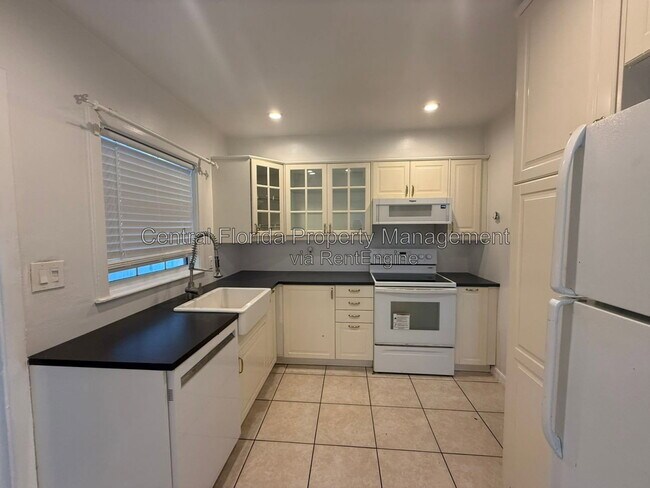 Building Photo - 315 S Lakewood Dr