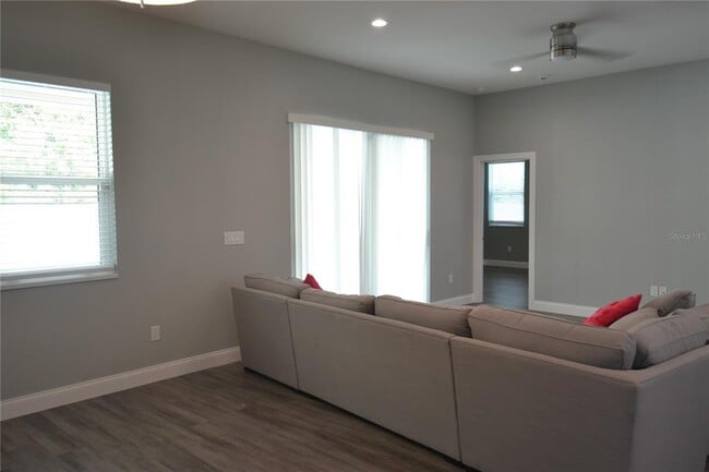 Building Photo - 281 Diogenes St