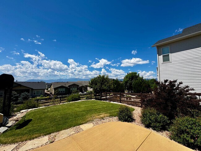 Building Photo - Stunning 5 Bedroom Home in Cordera with access to Community center with pool