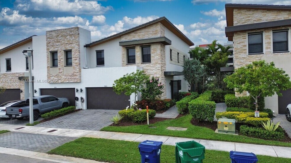 Primary Photo - 7903 NW 105th Ave