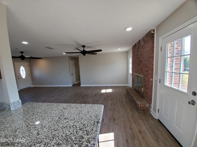 Building Photo - 211 Sukoshi Dr