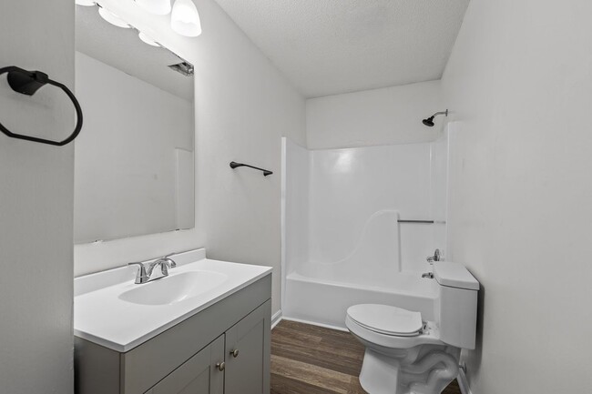 Building Photo - 1026 Fir Pl
