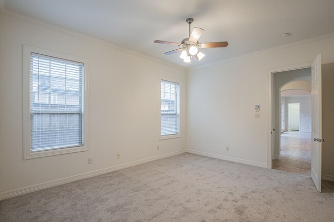 Building Photo - Luxury Three Bedroom Duplex in Arlington H...