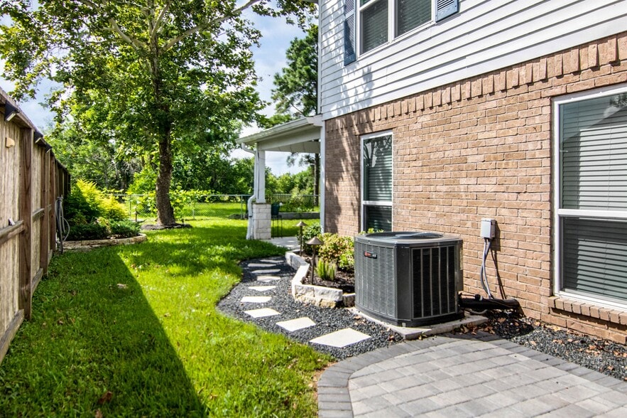 Building Photo - 255 E Castle Harbour Dr
