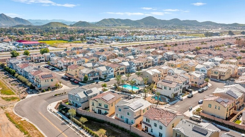 Building Photo - 26840 Red Dr