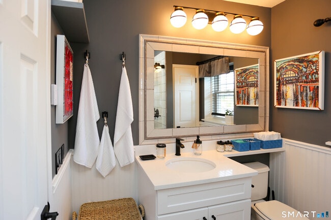 Building Photo - 36 Turn of River Rd