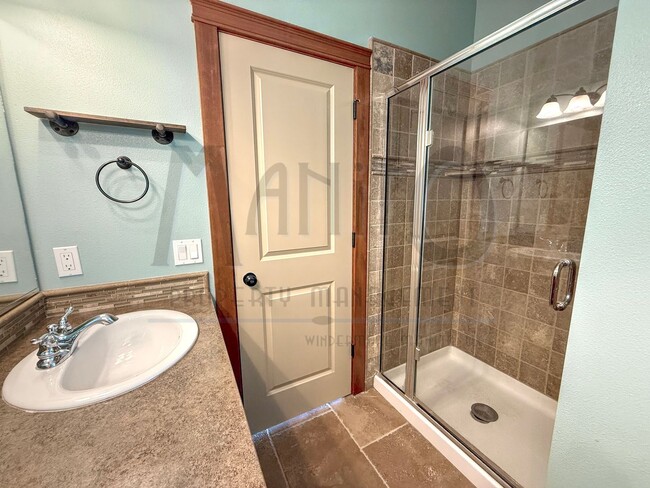 Building Photo - Spacious Home With Stunning Sunset Views