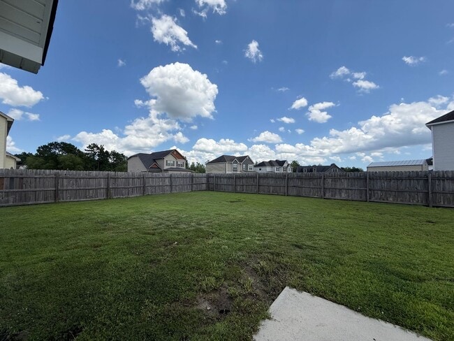 Building Photo - Absolutely Adorable!