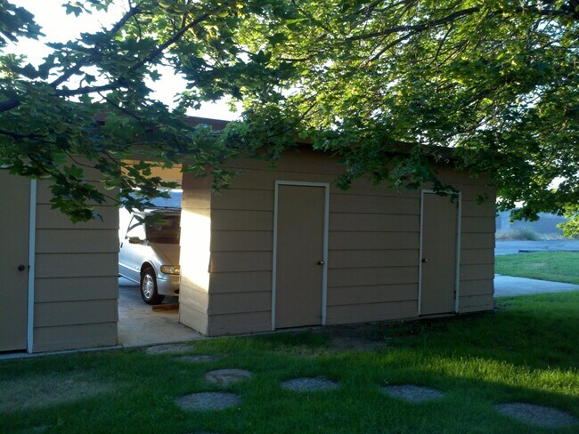 Storage Unit - 477 White Cloud Dr