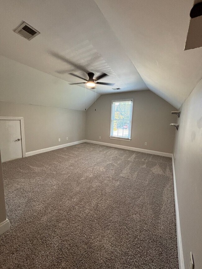 Building Photo - 522 Saint Helene Ct
