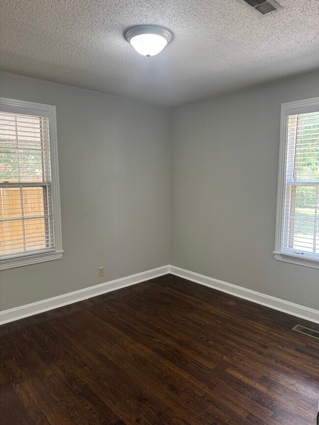 Building Photo - 5532 Kendall Dr