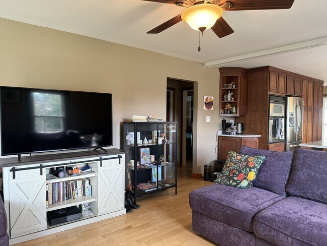 Building Photo - Adorable 2-Bedroom Cottage in Marion!