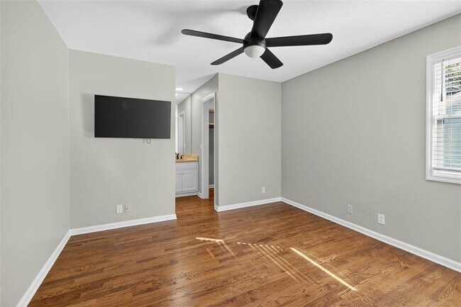 Building Photo - 110 Newfield St
