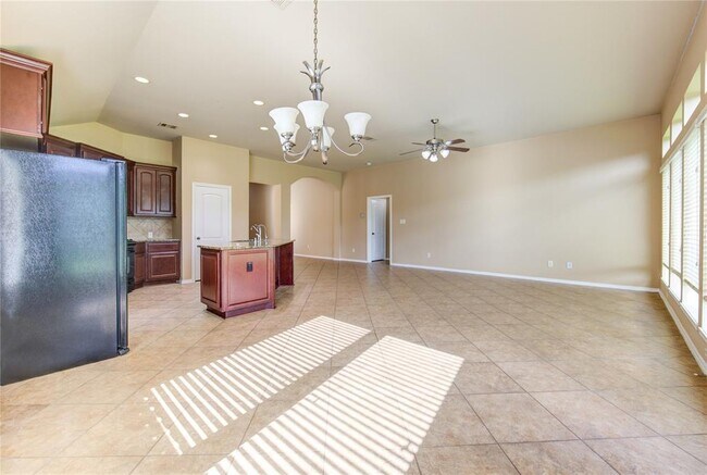 Building Photo - 5615 Stoneridge Ct
