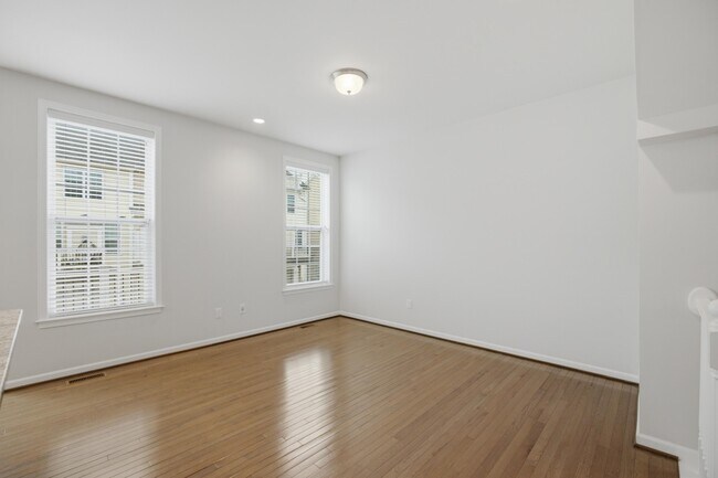Building Photo - 2780 Ashcombe Dr.