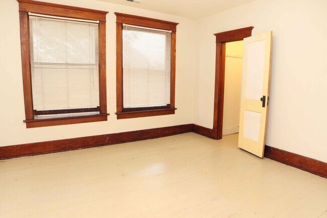 Building Photo - 637 Mathews St