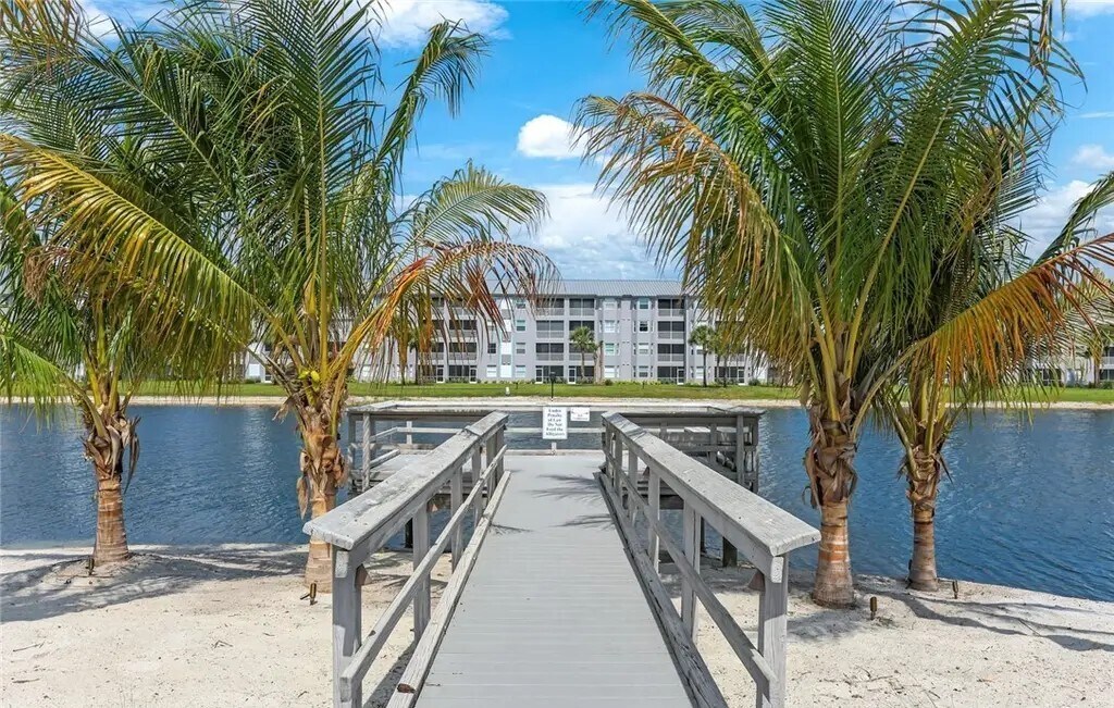 Building Photo - 16635 Lake Cir Dr