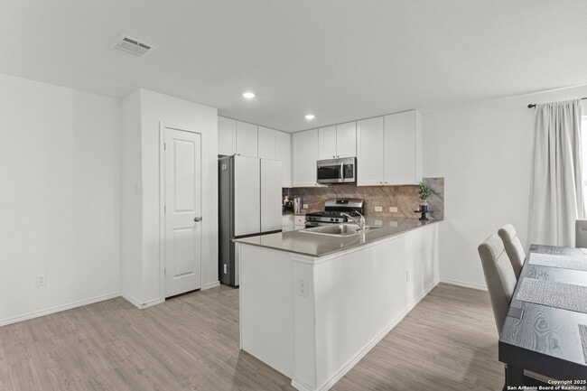 Building Photo - 7022 Serf Pl