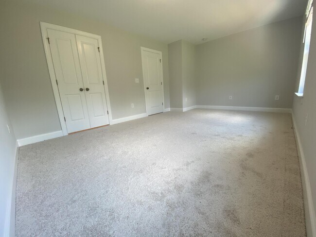 Building Photo - 339 Old Grove Ln