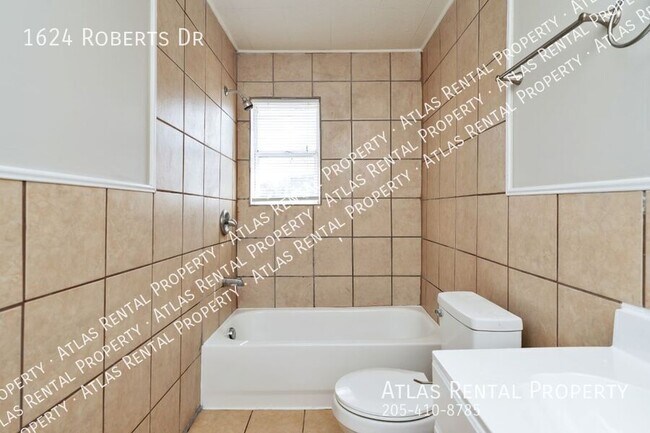 Building Photo - 1624 Roberts Dr
