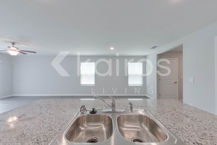 Building Photo - 8641 SW 43rd Ter