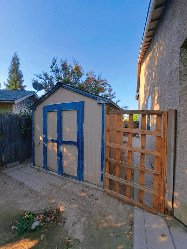 Building Photo - Elegant 4 Bedroom Home w/ Upstairs Loft Mo...