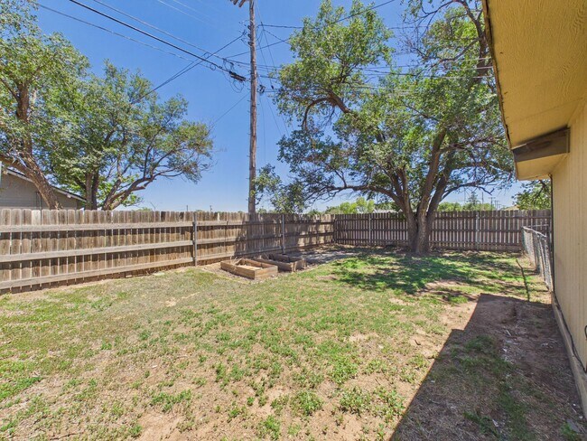 Building Photo - 313 SW 35th Ave