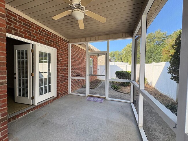 Building Photo - 804 Pelican Ln