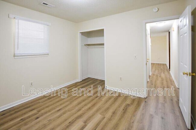 Building Photo - 1611 Jessamine Rd