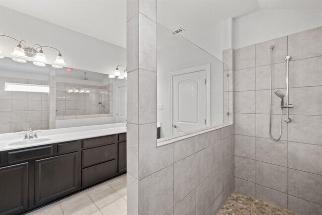 Building Photo - 138 Fern Dr