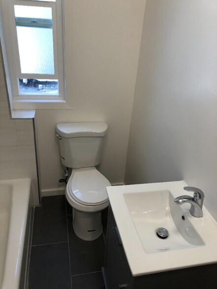 Building Photo - 1208 Powell St